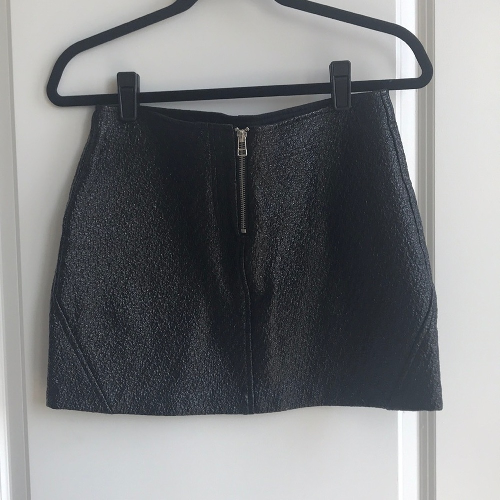 Zara Front Zip Textured Black Miniskirt Medium
